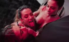 Mari Reis, Larissa Sumpani e Luiza Marcato fazendo boquete triplo no amiguinho